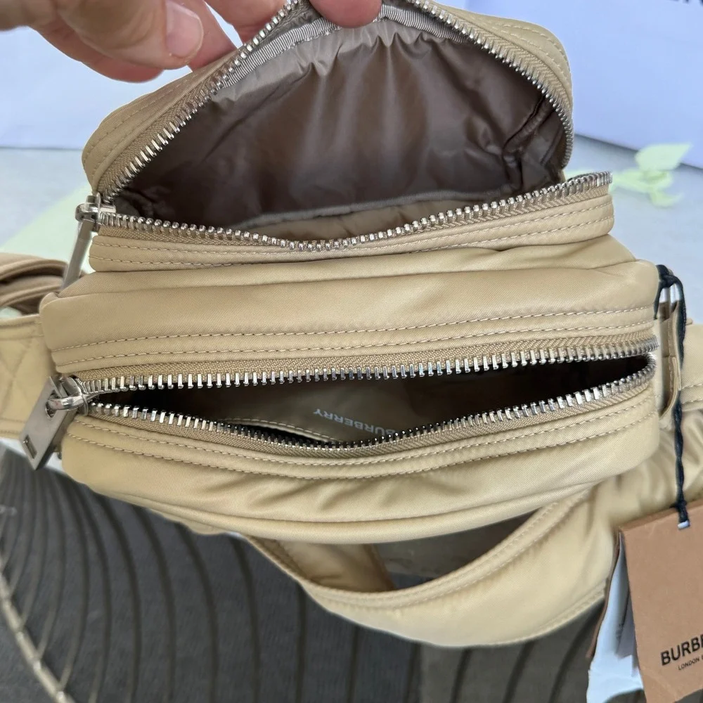 Burberry Warner Nylon Crossbody Bag Gold‎ Honey 81044931 Camera Bag New